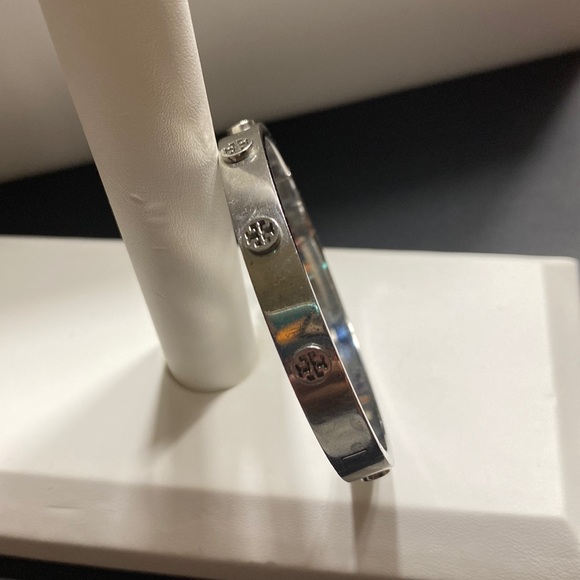 Tory Burch Miller Stud Hinge Bracelet 7 mm - Picture 1 of 4